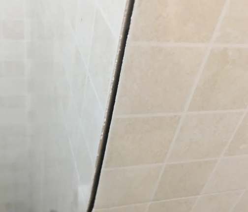 九原瓷砖空鼓维修公司分享阳台瓷砖脱落的修复过程可以分为以下几个步骤