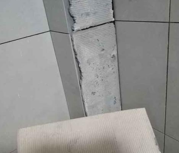九原瓷砖空鼓维修公司分享下厨房瓷砖脱落的补救措施。